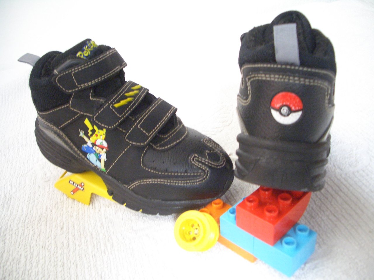 Kinderstiefel Pokemon in schwarz Gr. 28 m. drei-fach Klett