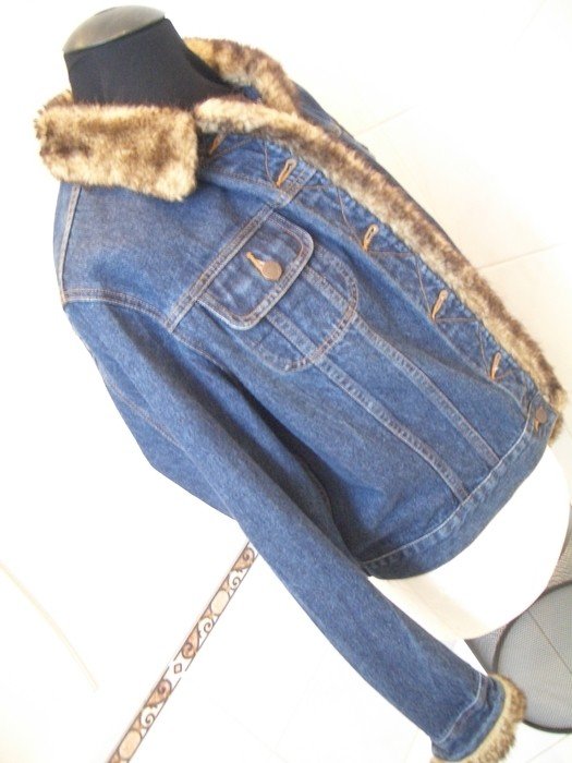 Jeans-Jacke Gr. 46 in blau mit Fell am Kragen 