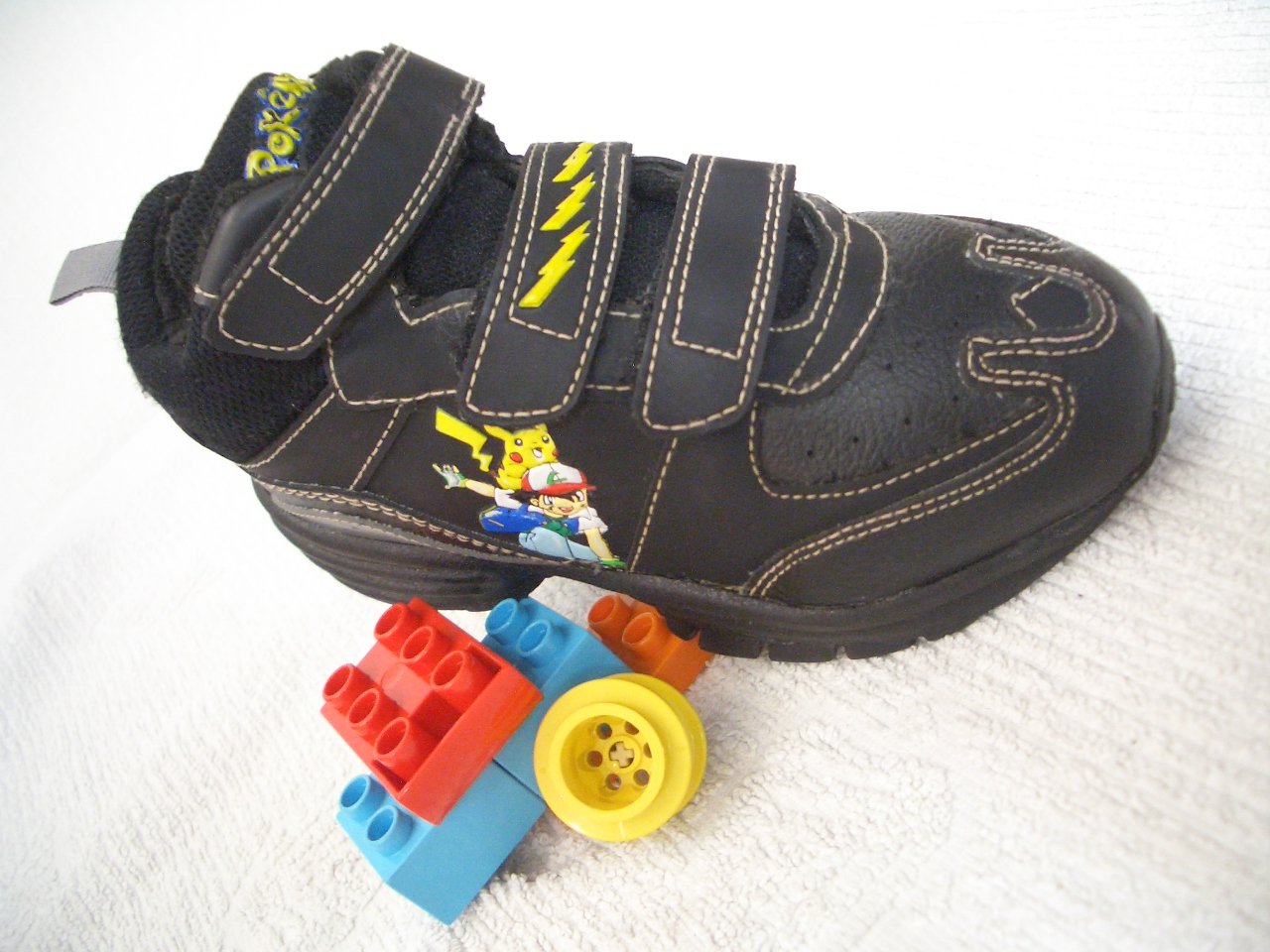 Kinderstiefel Pokemon in schwarz Gr. 28 m. drei-fach Klett