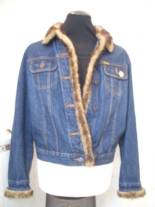 Jeans-Jacke Gr. 46 in blau mit Fell am Kragen 
