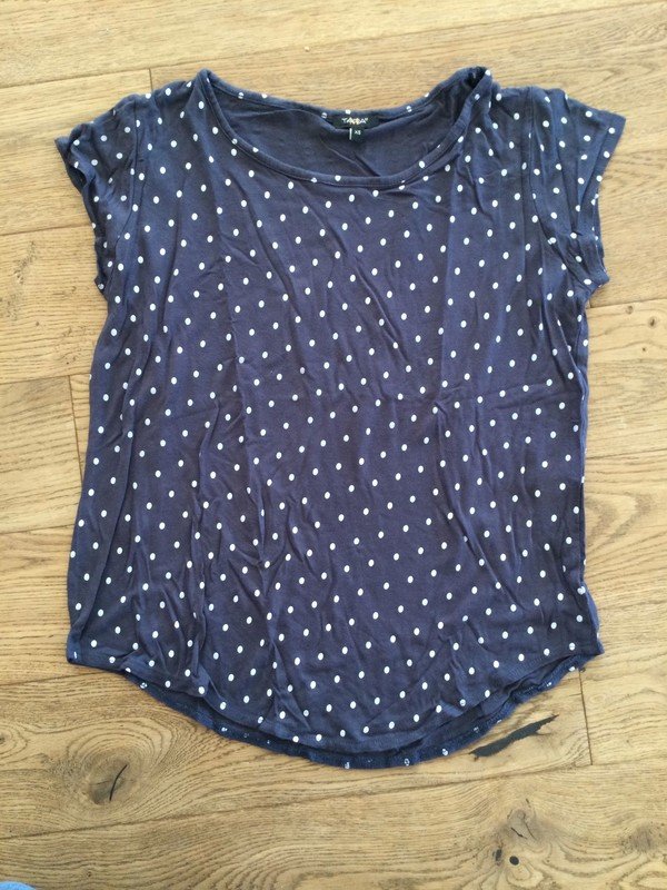 T-Shirt mit Punkten