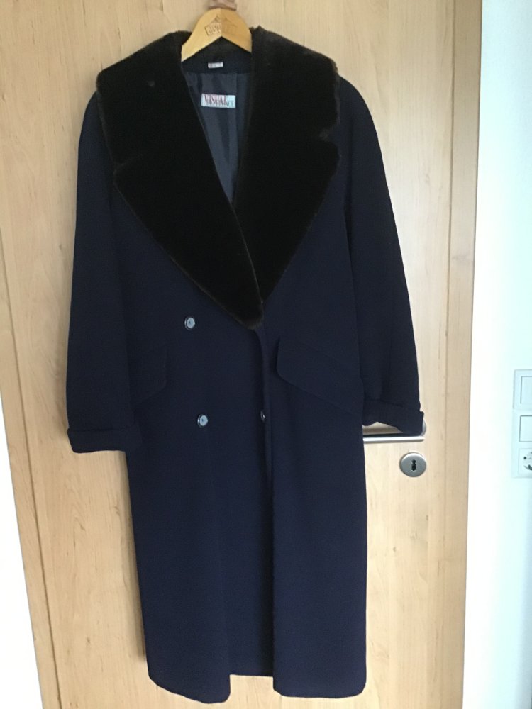 Eleganter Schurwollmantel mit abnehmbaren Kunstfellkragen