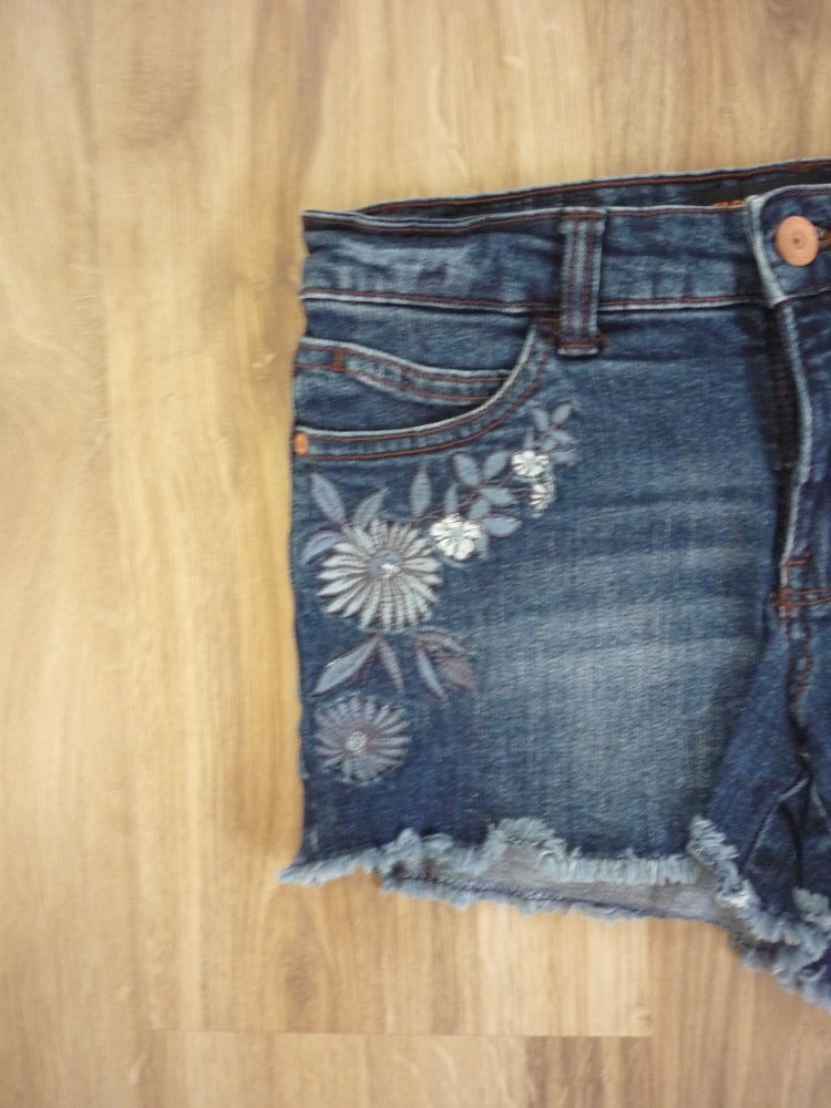 Clockhouse - modische Jeansshort - Gr. 34