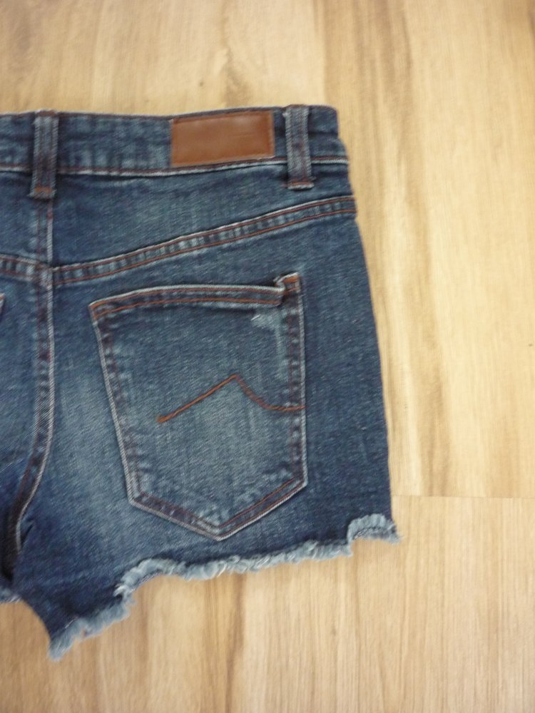 Clockhouse - modische Jeansshort - Gr. 34