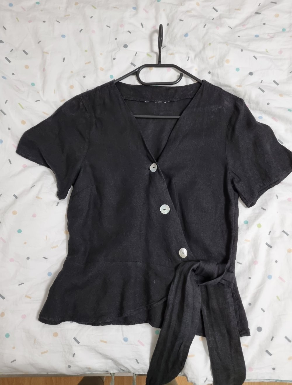 Schwarzes Oberteil kurzärmlig