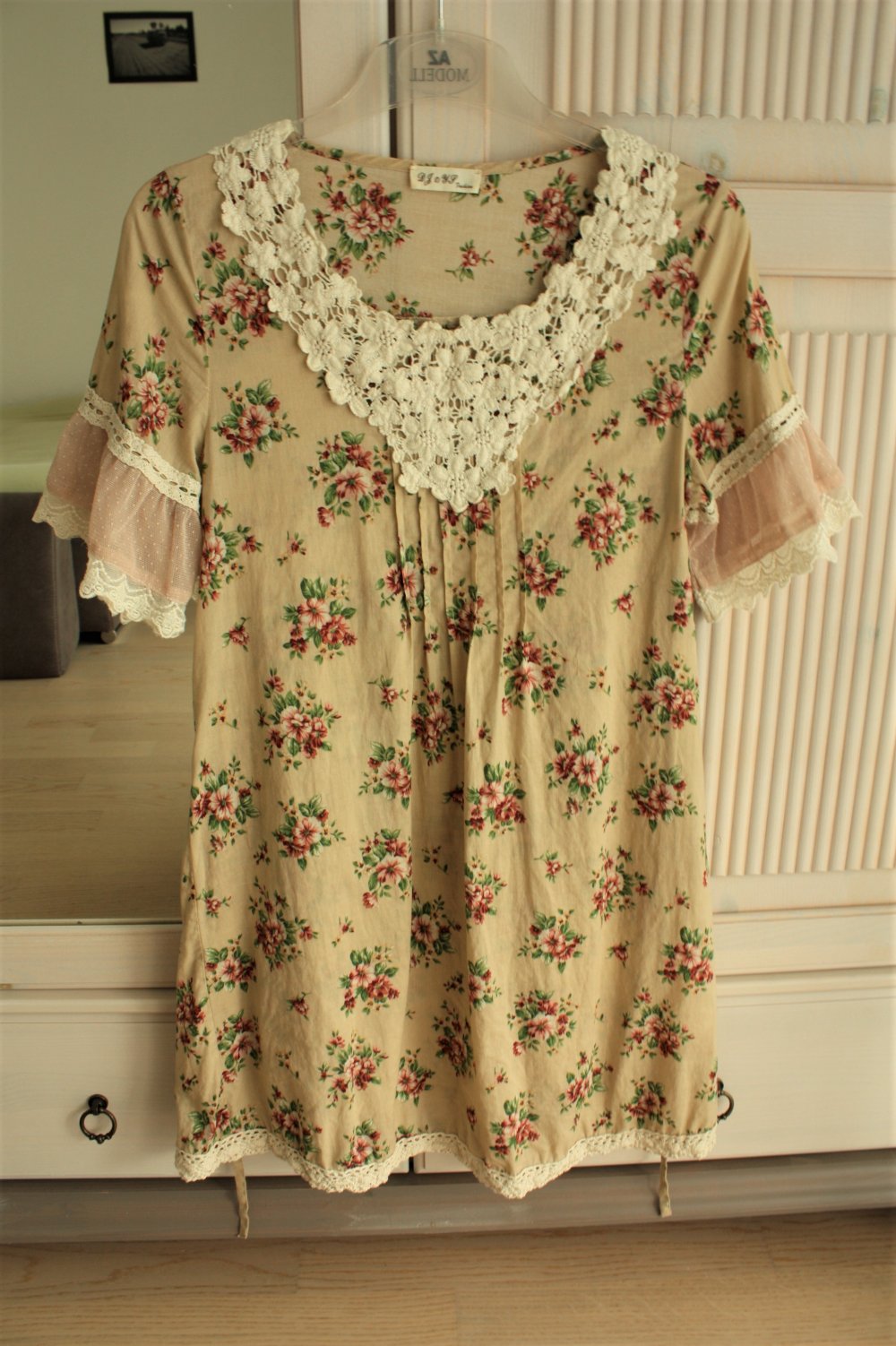 Blumen-Tunika mit Spitze im Mori Girl / Vintage Stil