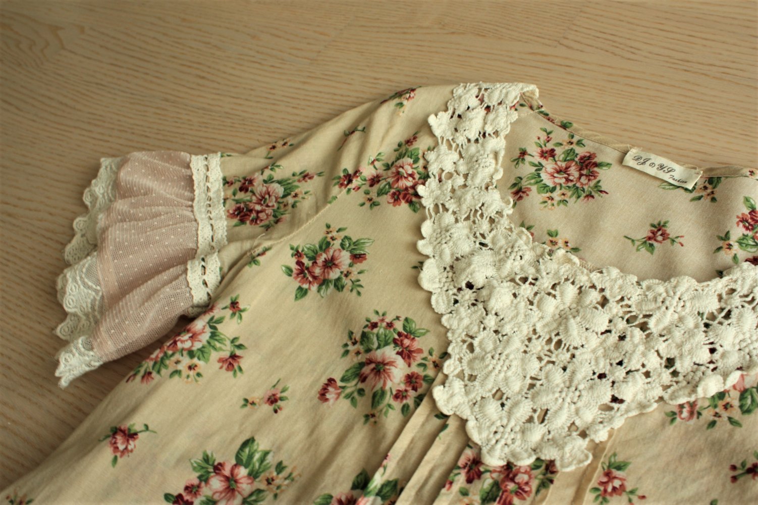 Blumen-Tunika mit Spitze im Mori Girl / Vintage Stil