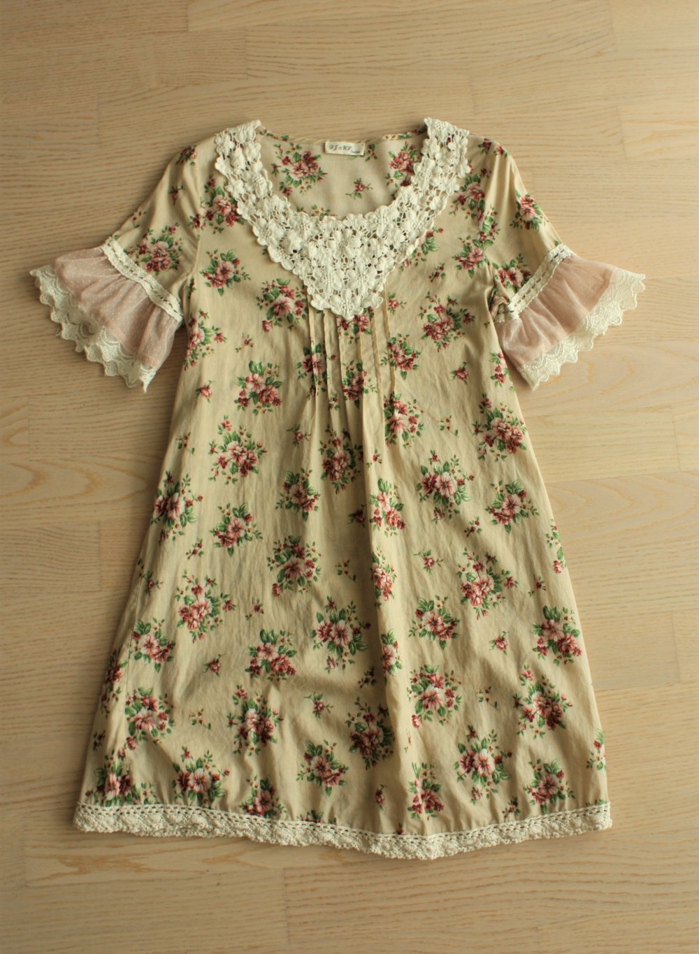 Blumen-Tunika mit Spitze im Mori Girl / Vintage Stil