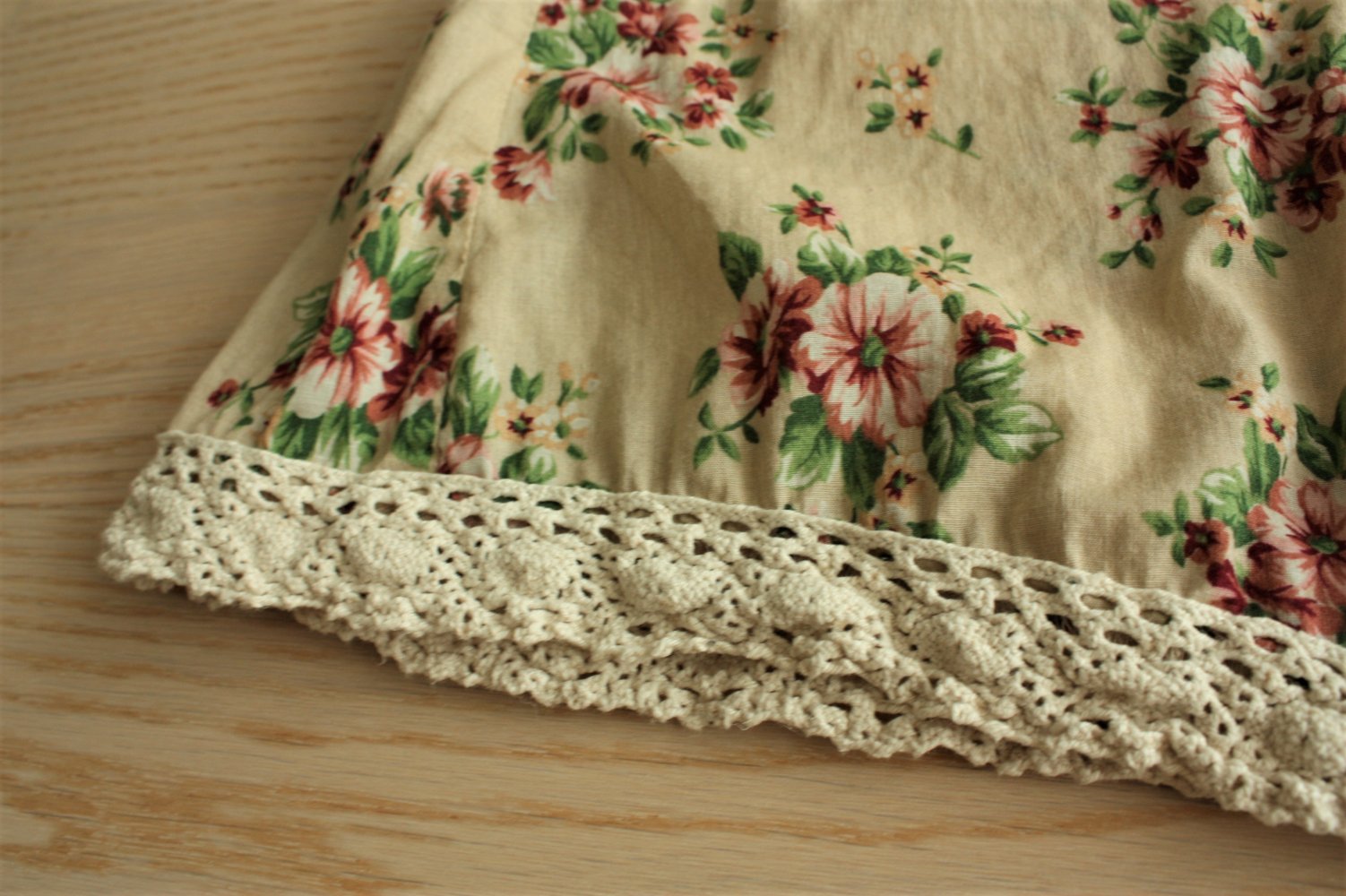 Blumen-Tunika mit Spitze im Mori Girl / Vintage Stil