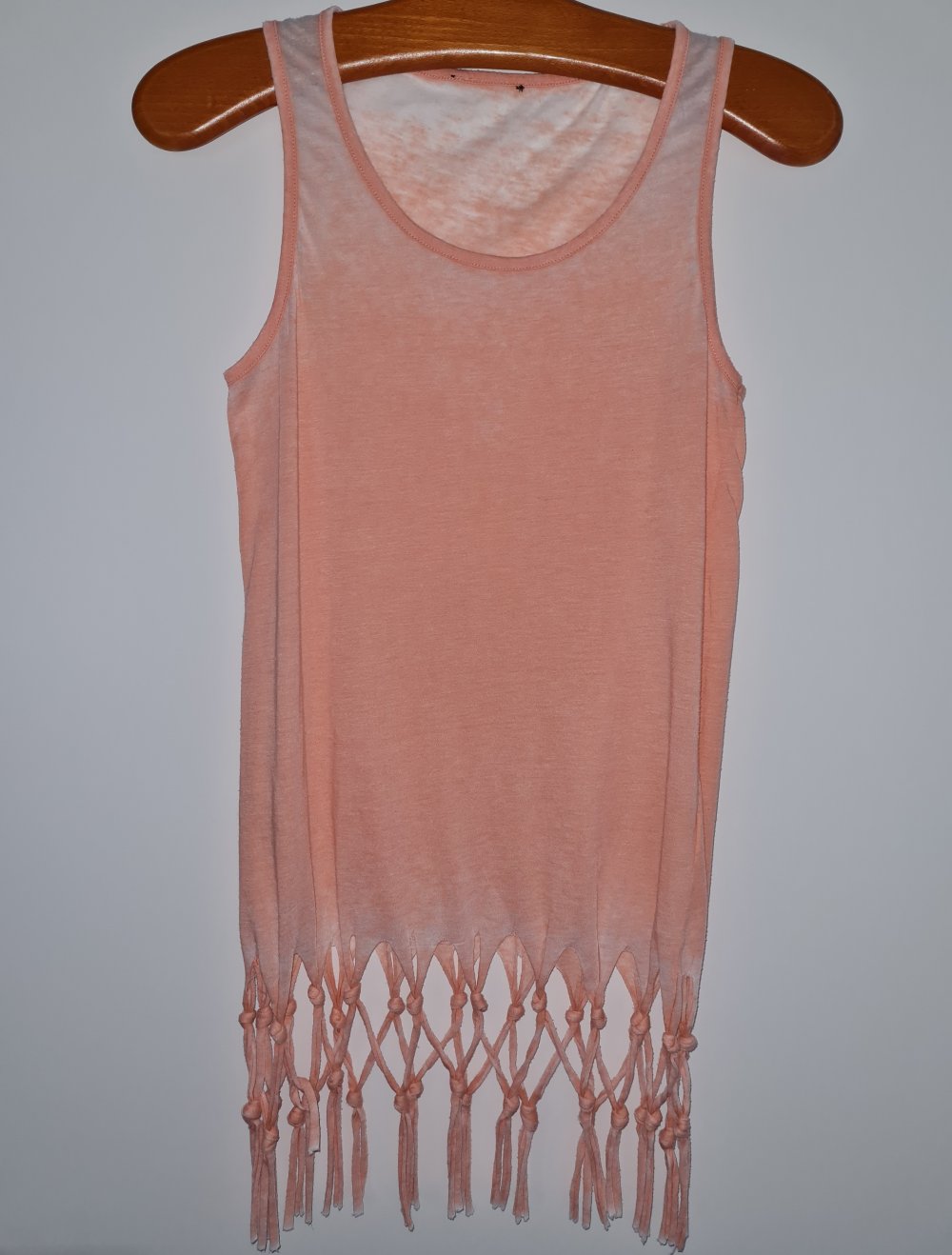 Zwei schöne Shirts mit Fransen