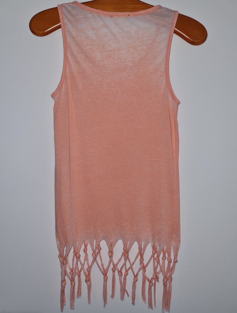 Zwei schöne Shirts mit Fransen