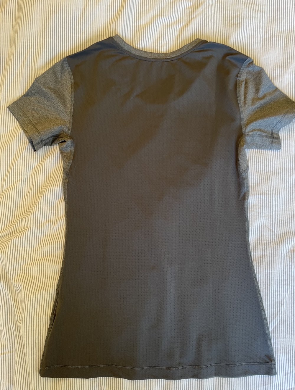 Graues Nike Sporttshirt