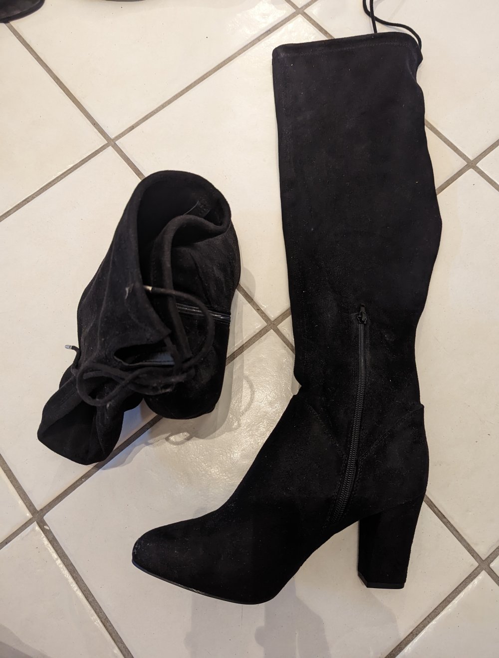 schwarze high knee Stiefel