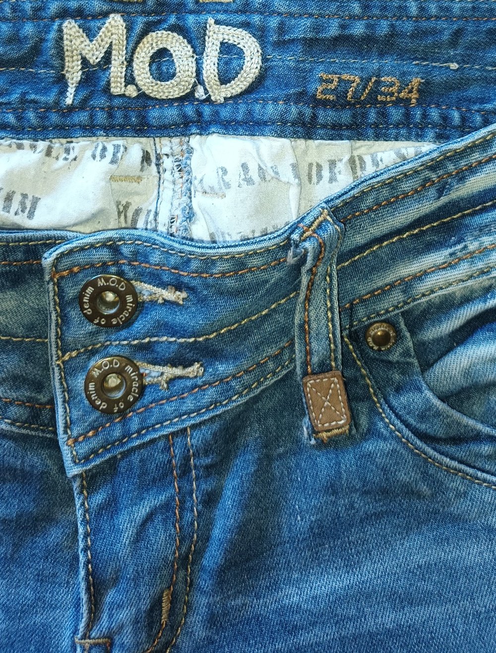verschiedene Marken Jeans