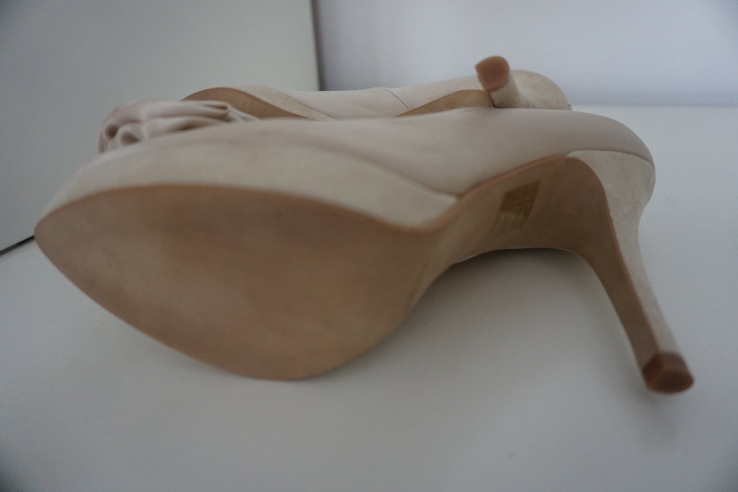 Madeleine High Heels mit Blume satin Creme Gr. 38