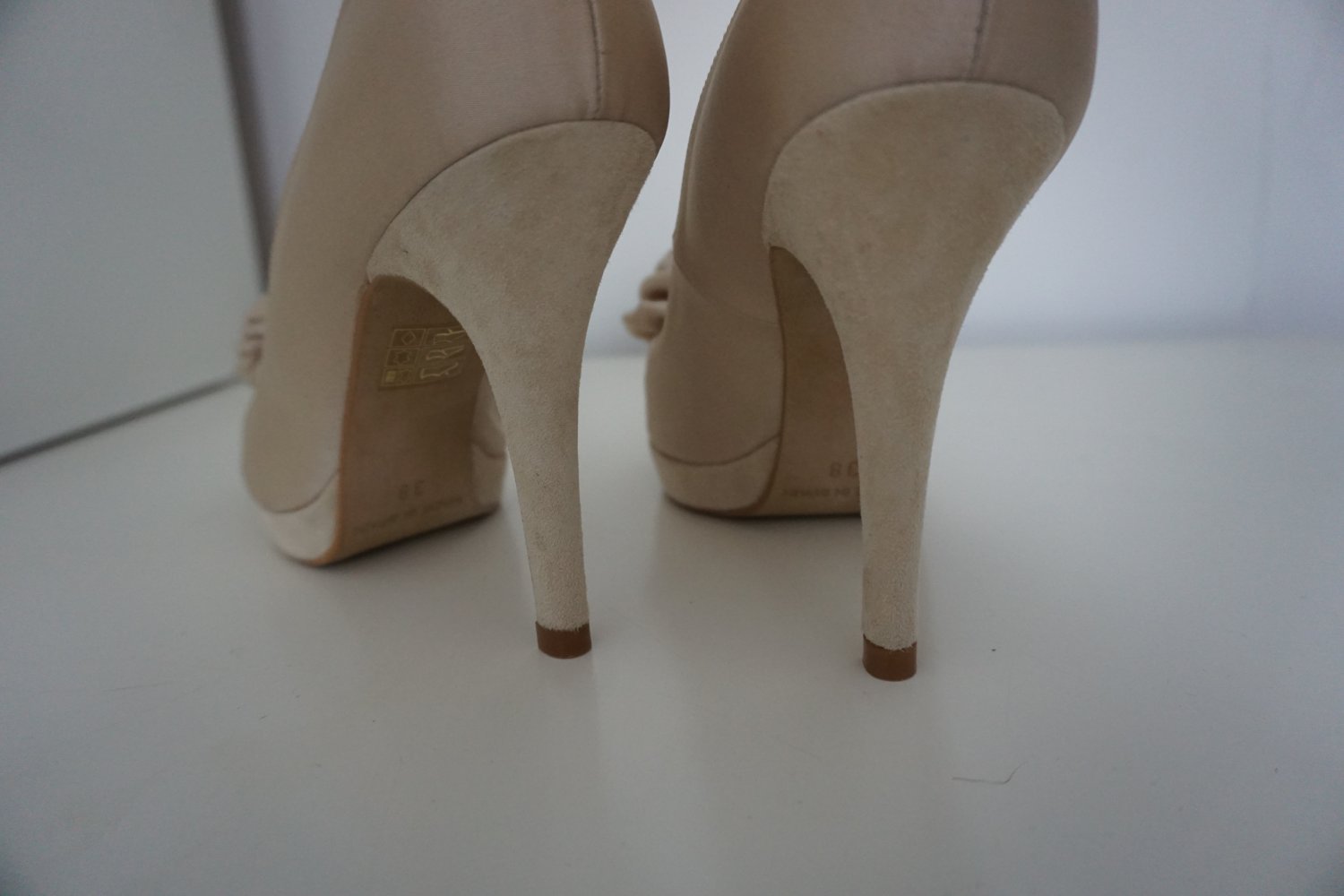 Madeleine High Heels mit Blume satin Creme Gr. 38