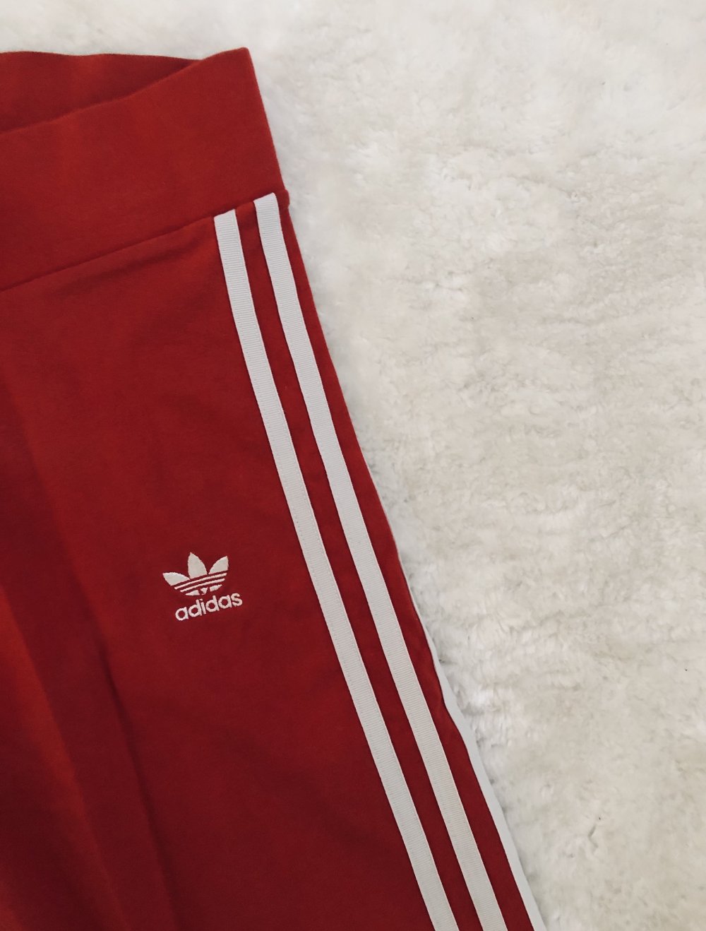 Rote Adidas Leggings ?