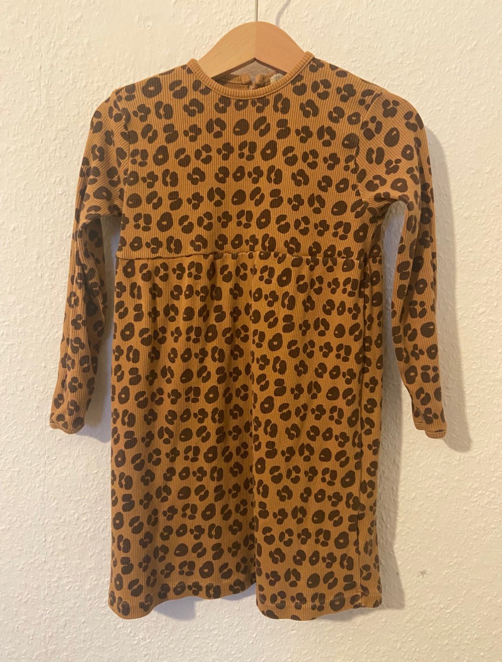 Süßes Leo-Kleid