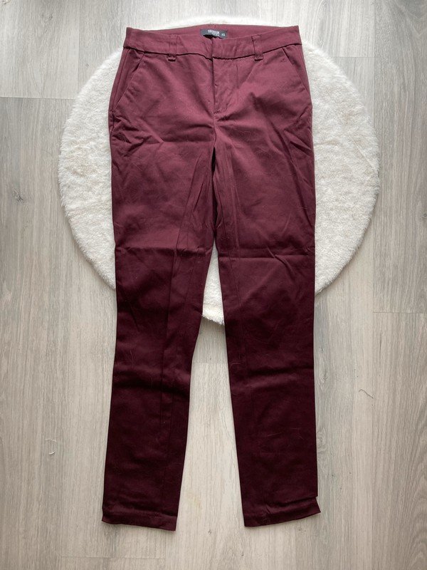 Weinrote Hosen