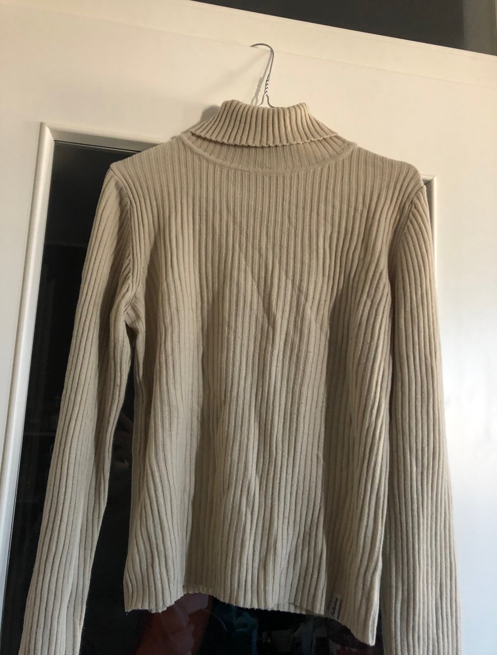 Rollkragenpullover in Beige
