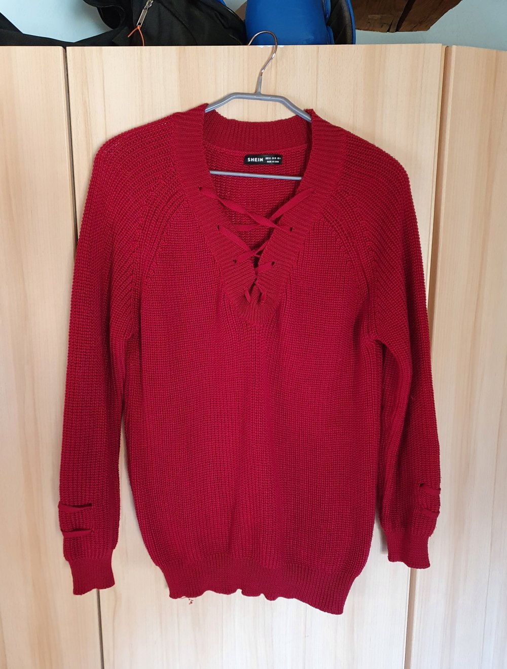 roter Pullover