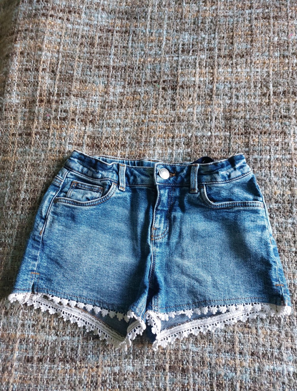 kurze Jeansshorts; 4€