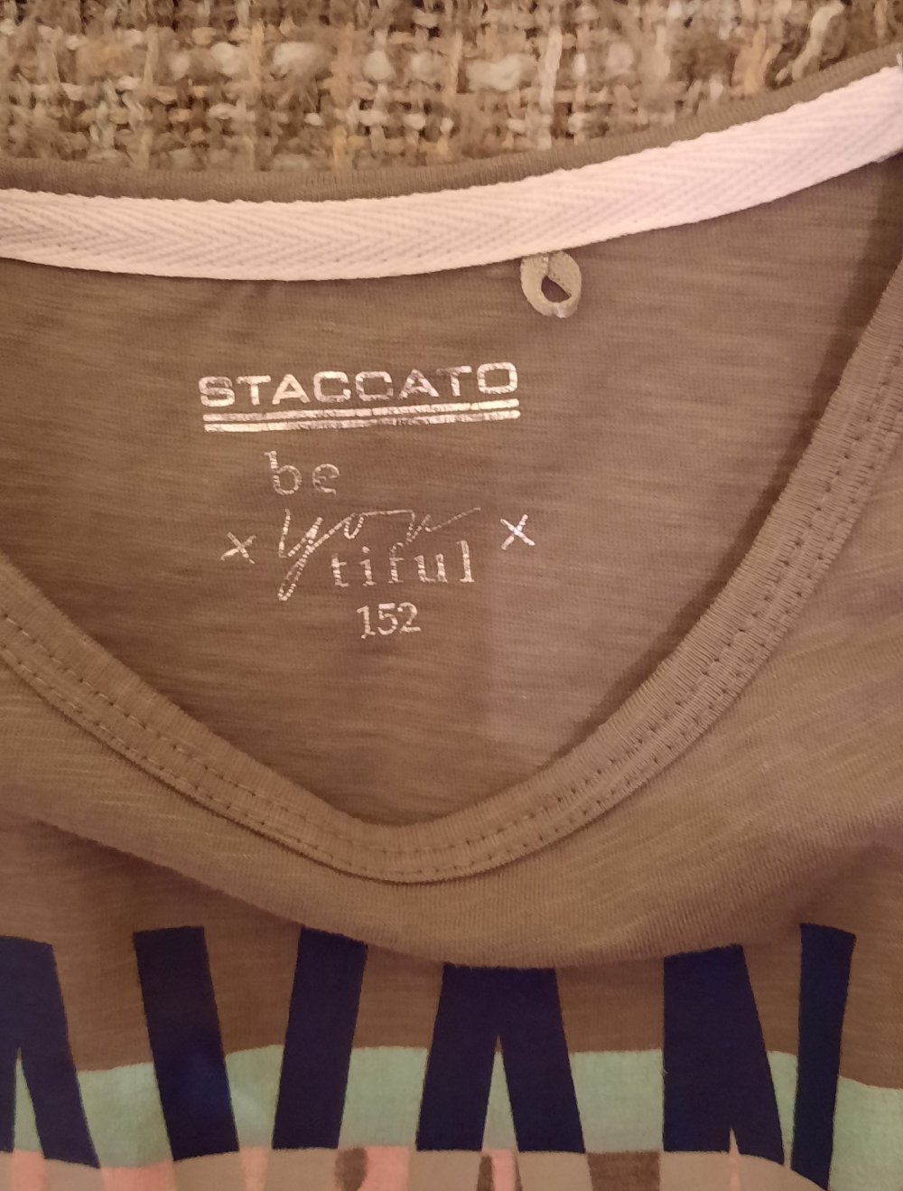 khakifarbenes T-Shirt, 5€