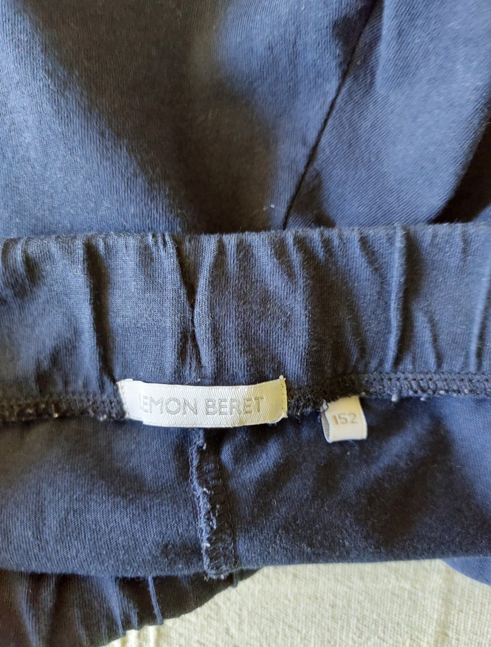 marineblaue Shorts, 4€