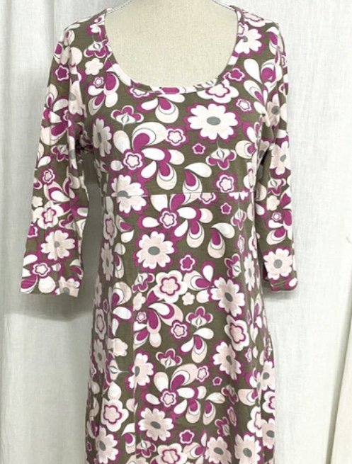Oliv 3/4 Arm Kleid mit Weiß Pinkem Blumen Muster