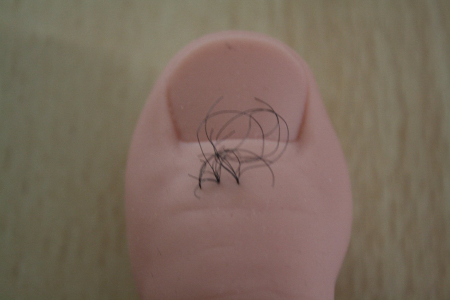 Crocs Anstecker Jibbitz Zehe Zeh mit Haaren Fuss Finger mit Haaren Daumen mit Haaren behaarter Finger Zehe für Crocs