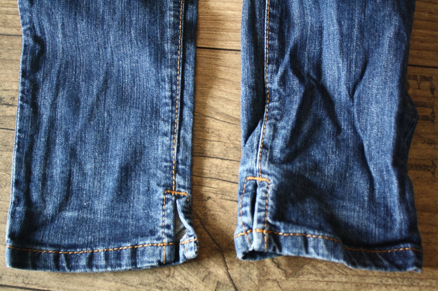 Benetton Jeans Low Waist Jeans unten geschlitzt am Bein XS S W 27 wie neu