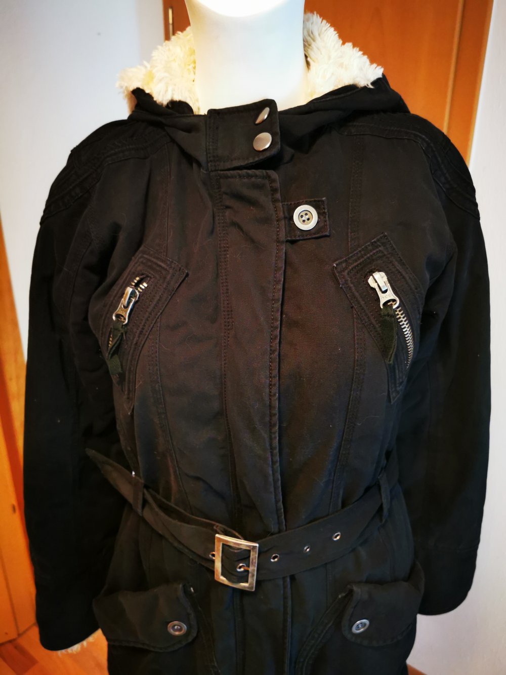 Schicke schwarze warme Winter- Damenjacke, GR. 36