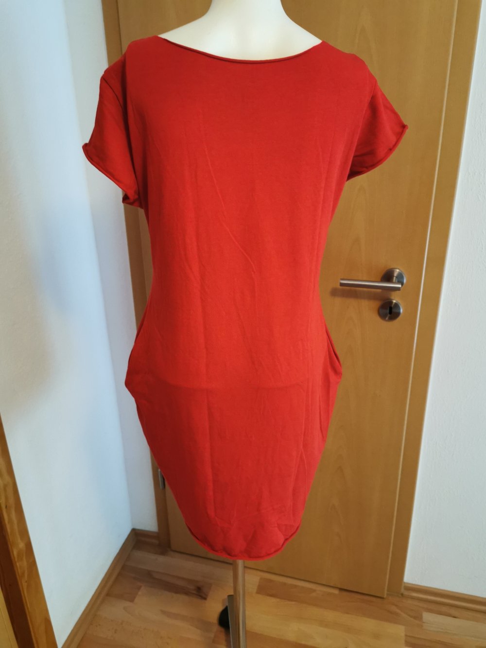 Schickes rotes Damen- Kleid, GR. M