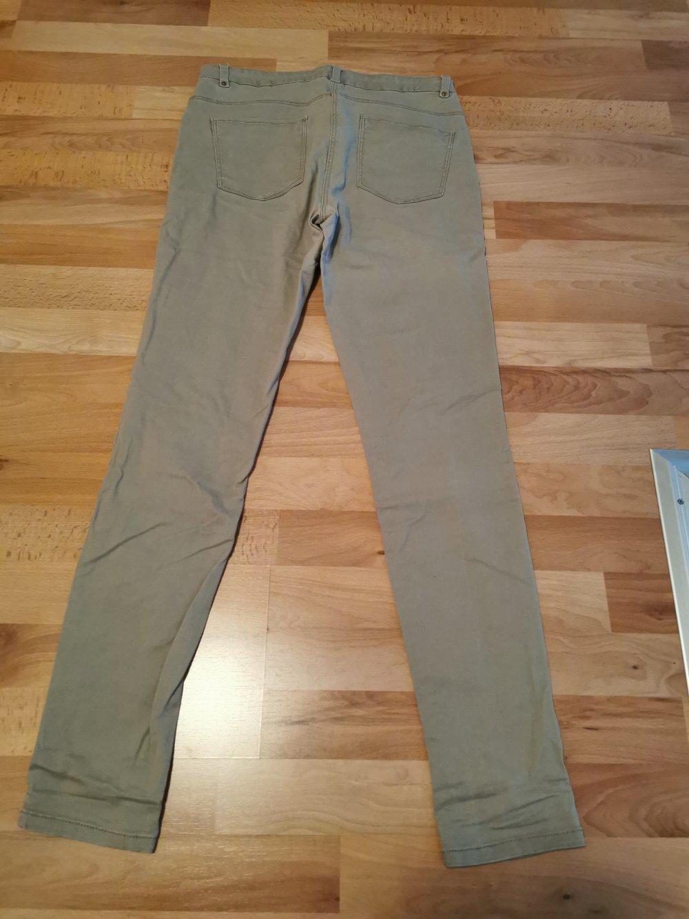 Schicke beige Damen- Jeans- Hose, GR. 40
