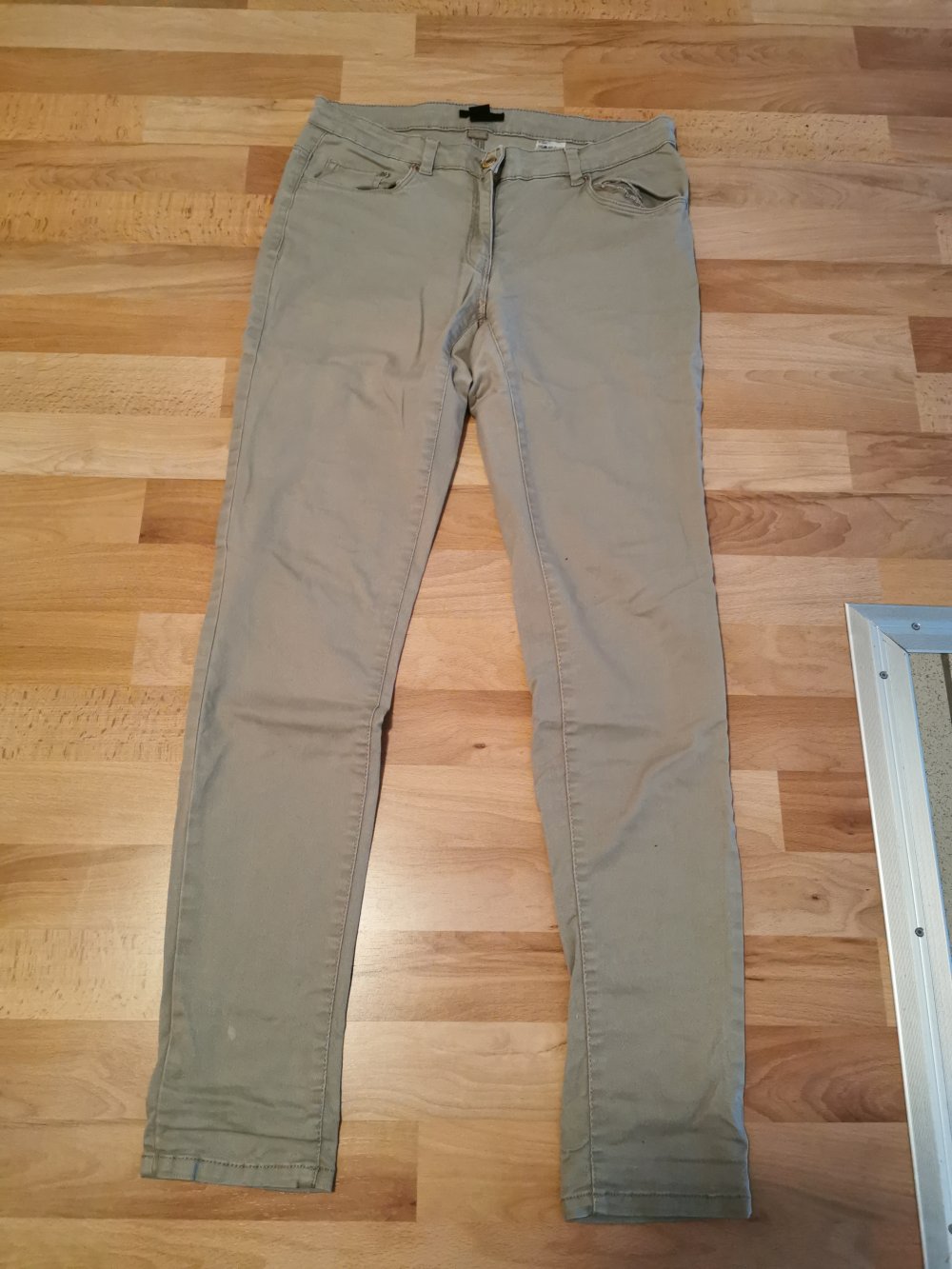 Schicke beige Damen- Jeans- Hose, GR. 40