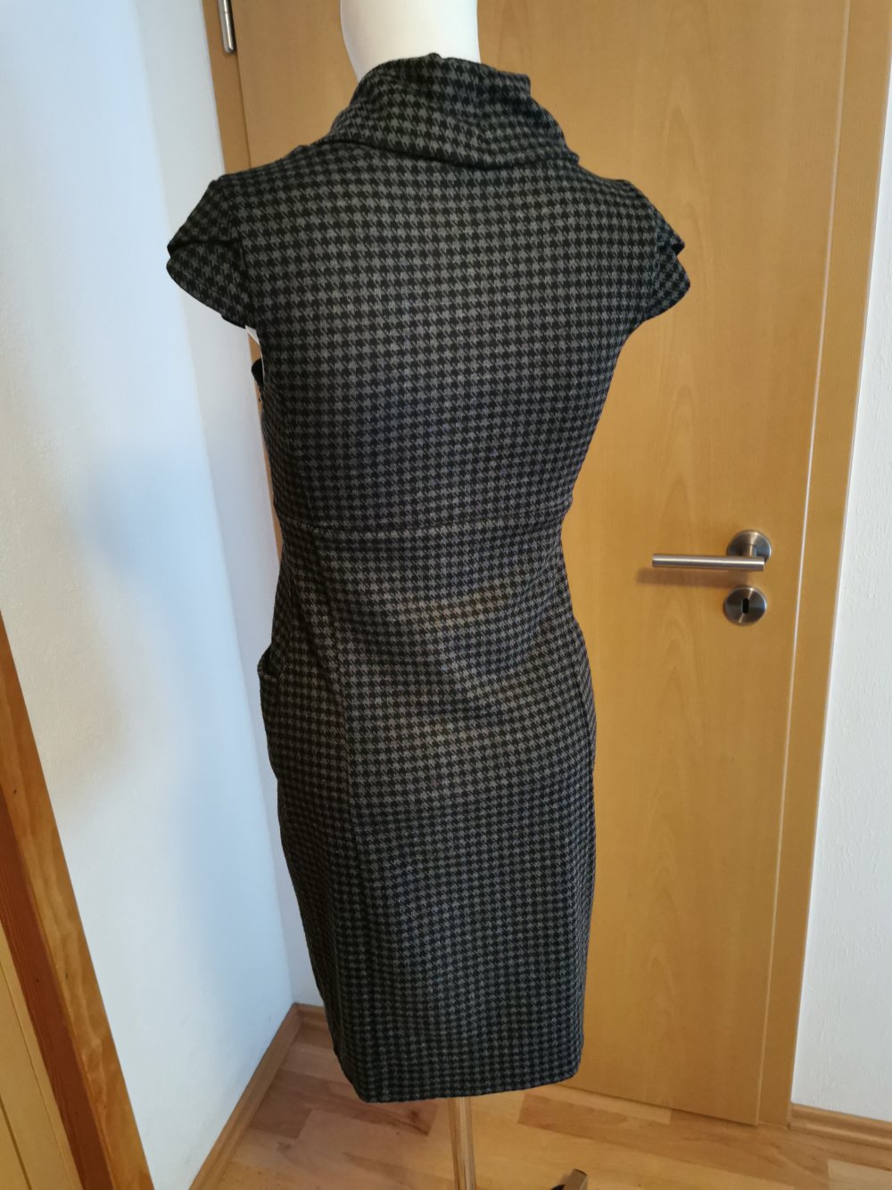 schwarz-grau kariertes Damen- Business- Kleid, von „Orsay“, GR. S