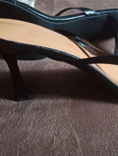 DAMEN High Heels Flip Flop entspricht Gr 39/40
die muß ich leider erst suchen da ich zur Zeit umräume und renoviere herrscht etwa Chaos aber dennoch werde ich diese Flip Flops Pumps wieder finden