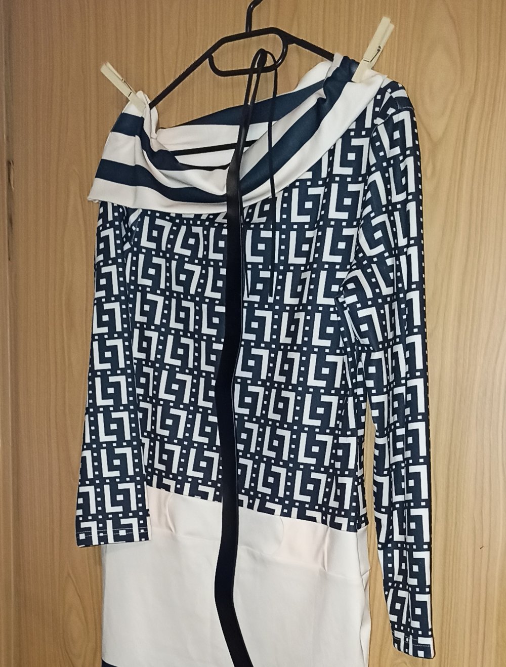 Damen Langarm Shirt schulterfrei Kleid Gr M