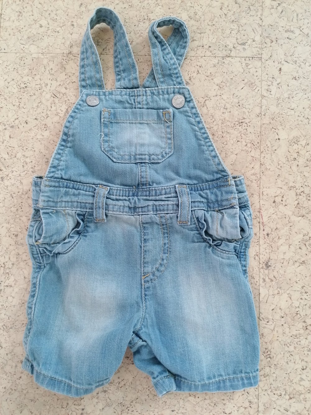 kurze Latzhose, Gr. 62, Jeans, Benetton