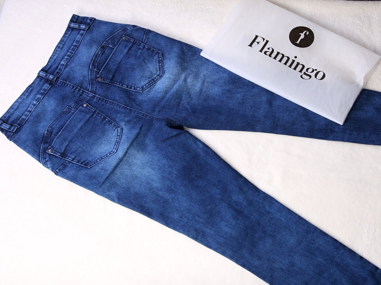 neue modische Jeanshose