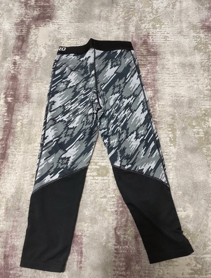 Schwarz-Weiße Nike Sporthose