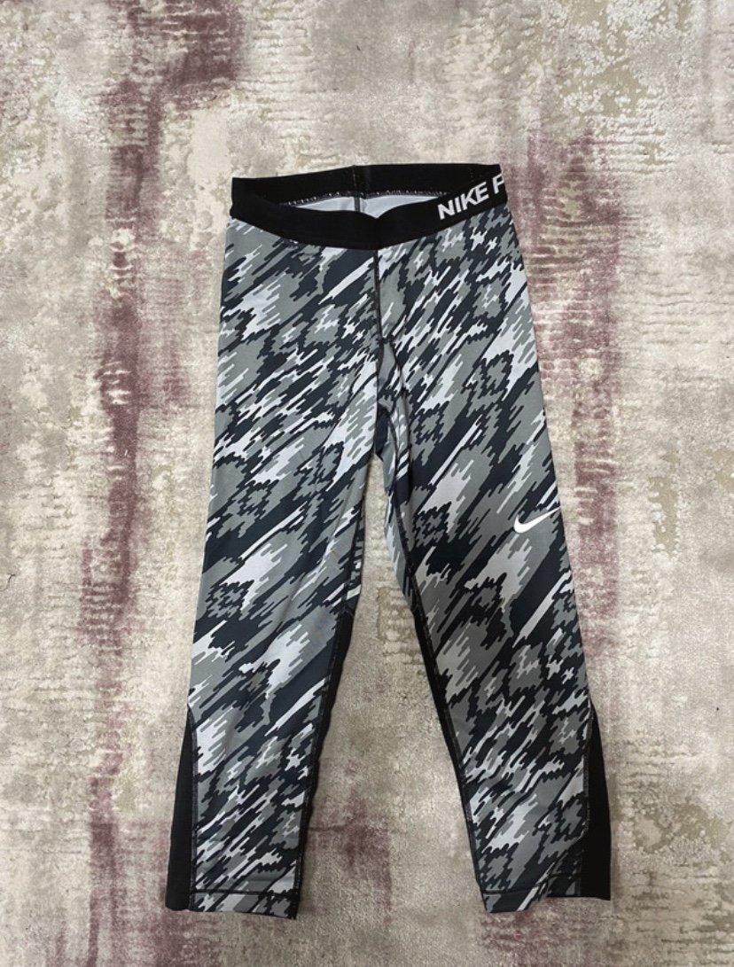 Schwarz-Weiße Nike Sporthose