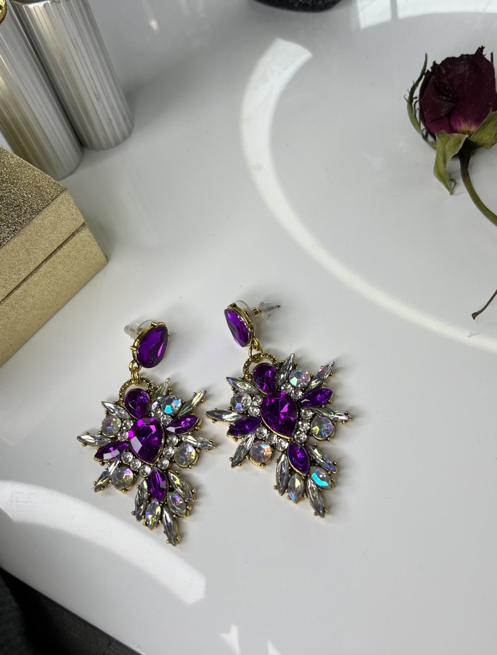 Violette Ohrringe