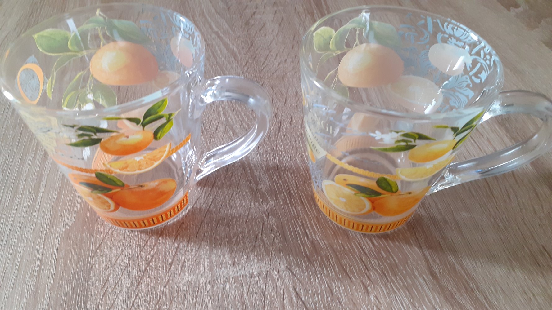 2 Tassen Becher aus Glas 