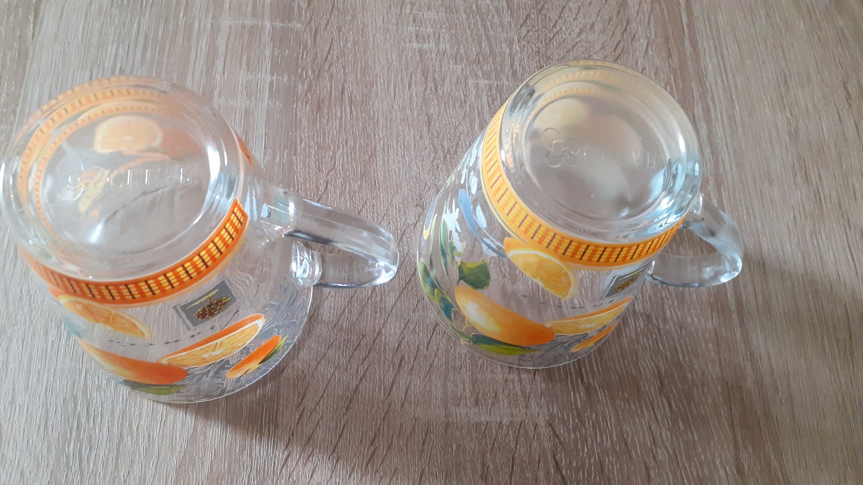 2 Tassen Becher aus Glas 