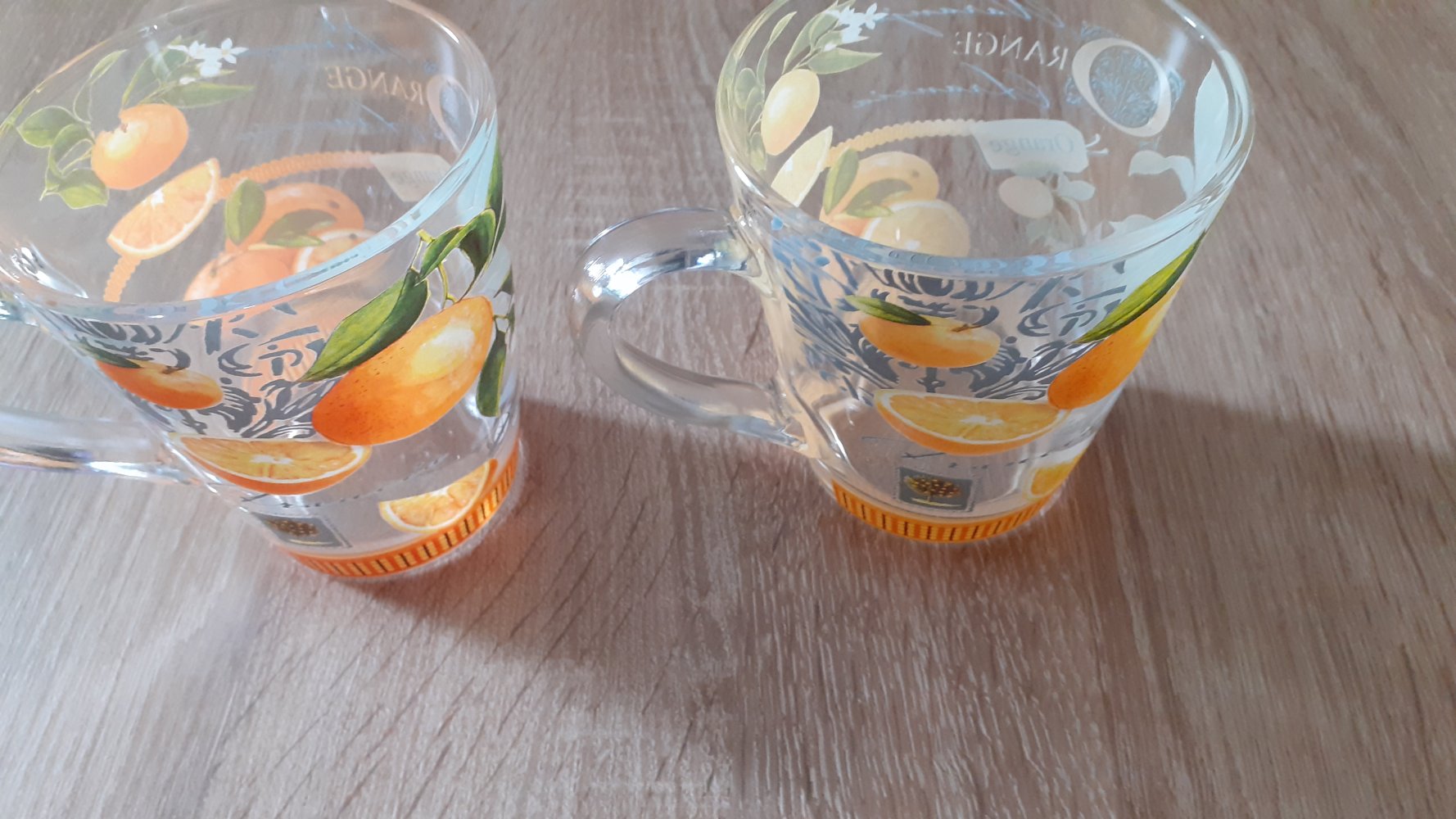 2 Tassen Becher aus Glas 