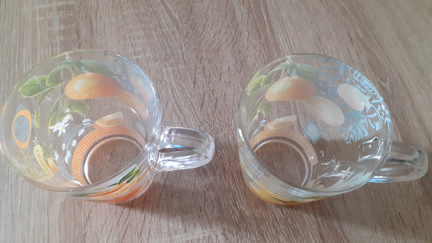 2 Tassen Becher aus Glas 