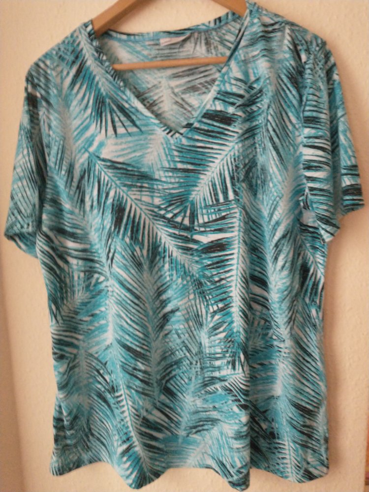 Hängerchen Shirt bei Größe 46 getragen