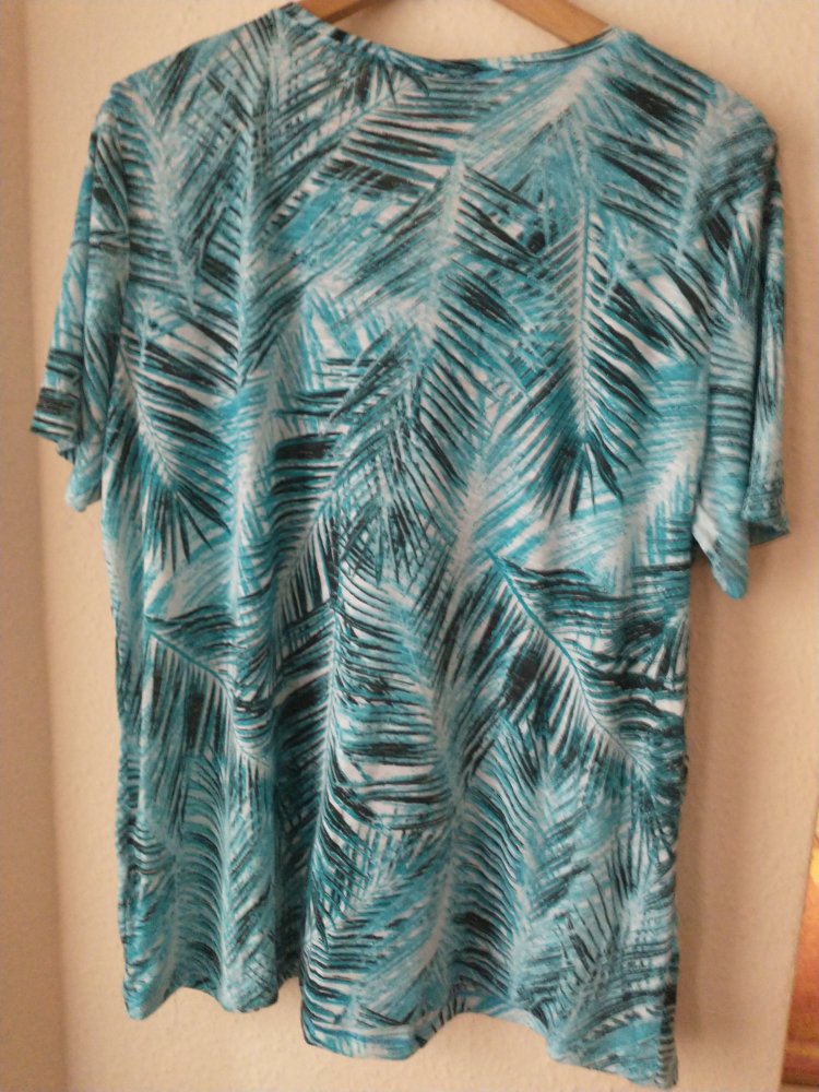 Hängerchen Shirt bei Größe 46 getragen