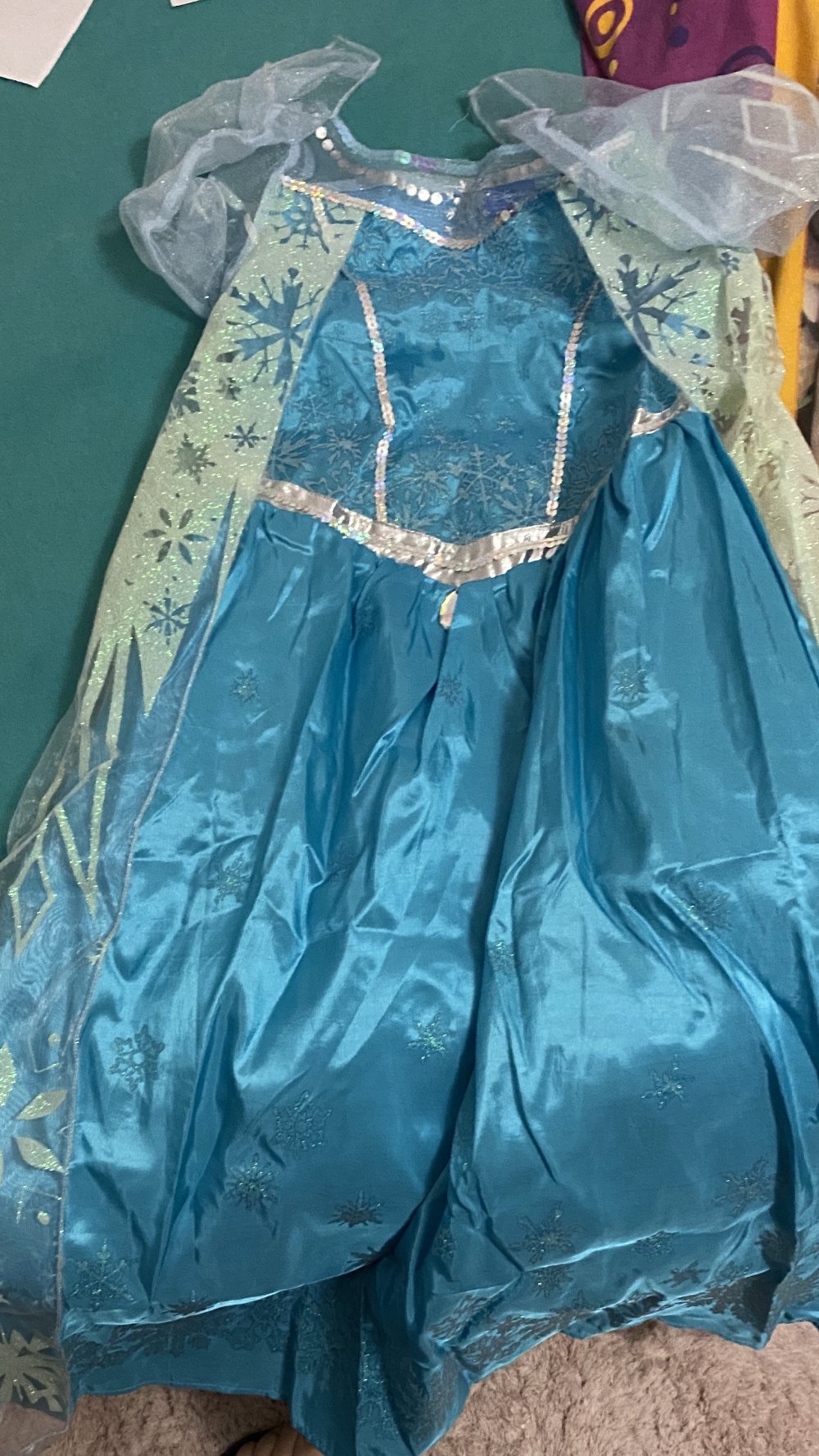 Anna und Elsa Kleid für 7-8Jährige Grösse evtl ca 122-128